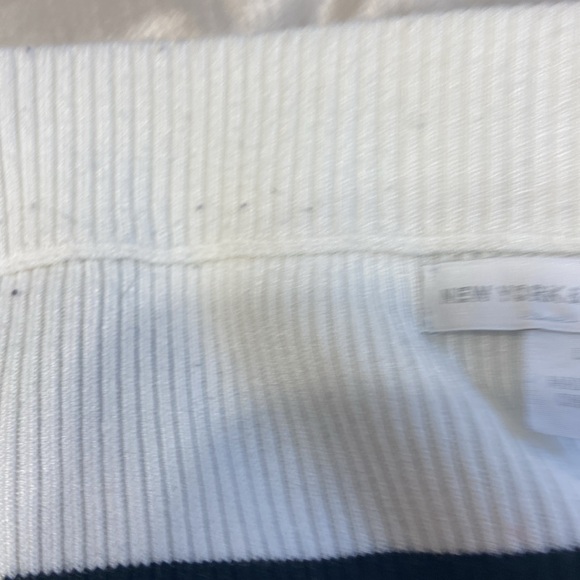 Romantic Embroidered off the shoulder sweater - Picture 6 of 8